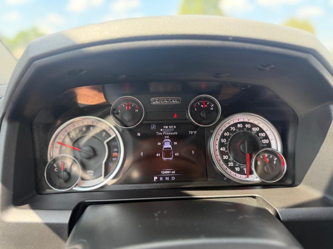 RAM 1500 Big Horn Crew Cab 4WD 2017