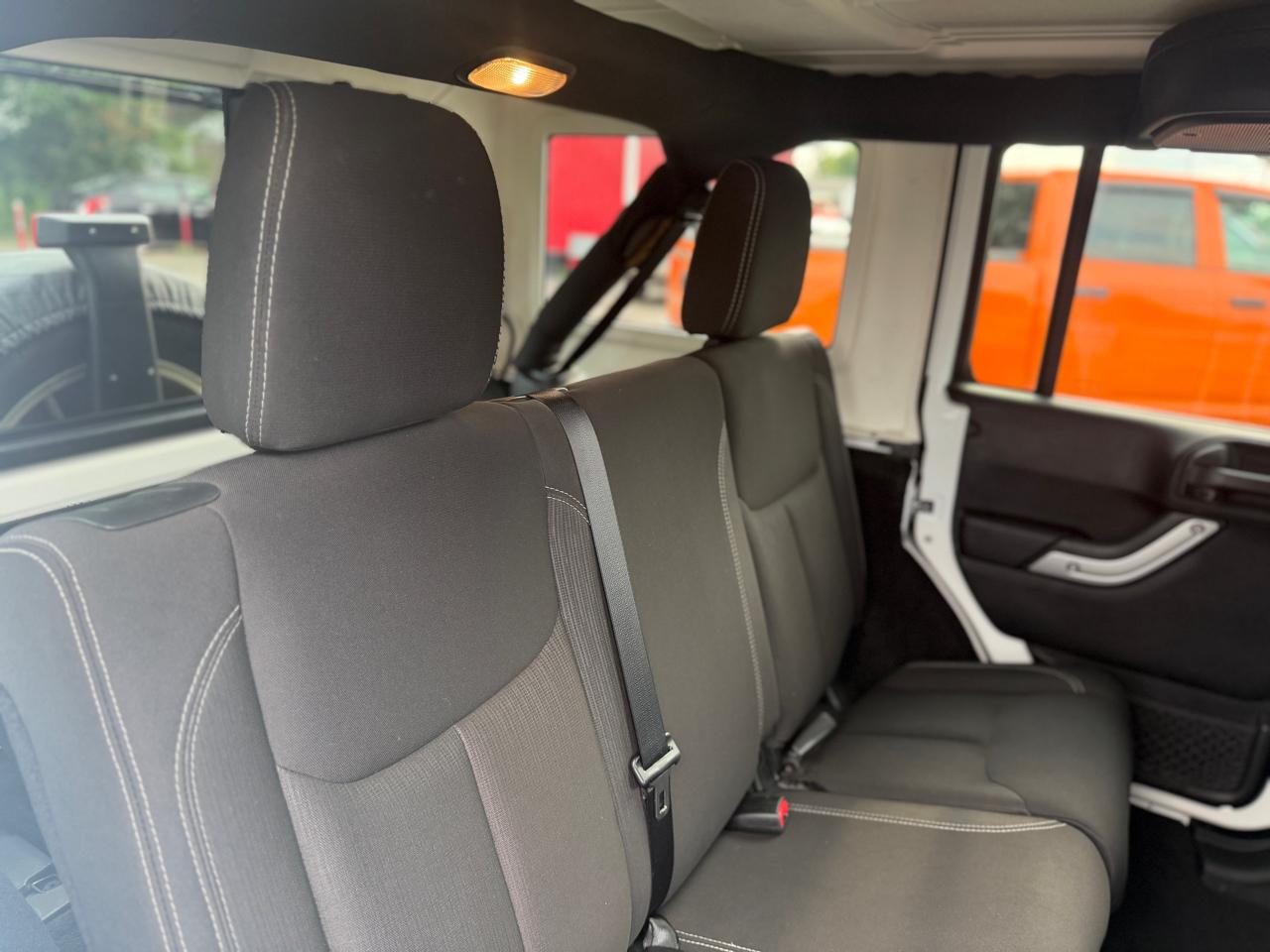 Jeep Wrangler Unlimited Sahara 4WD 2015