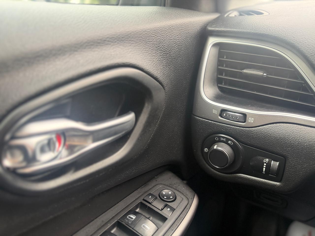 Jeep Cherokee Sport FWD 2019