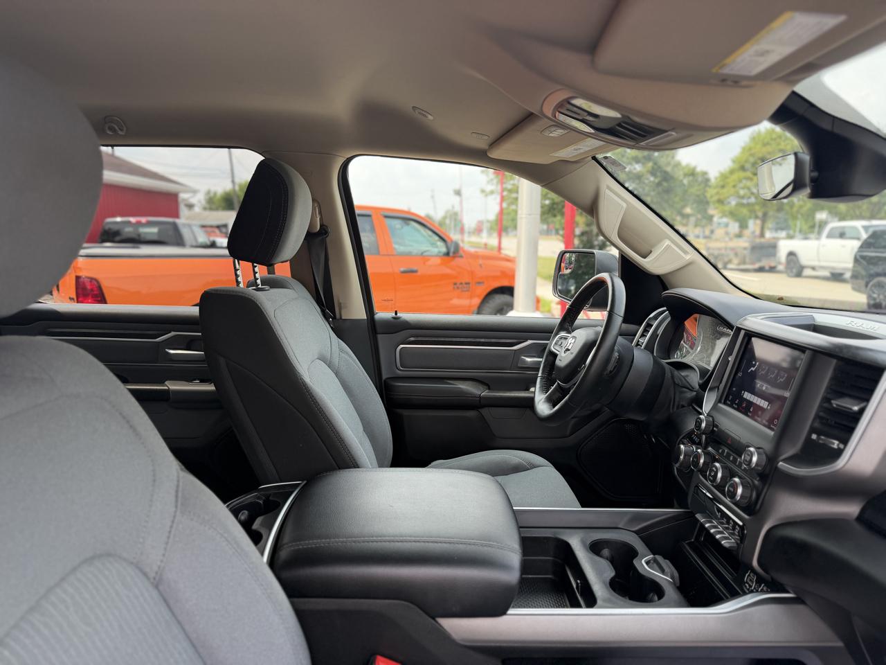 RAM 1500 Big Horn Crew Cab 4WD 2020