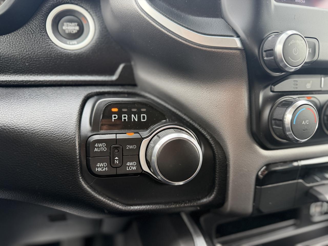 RAM 1500 Big Horn Crew Cab 4WD 2020
