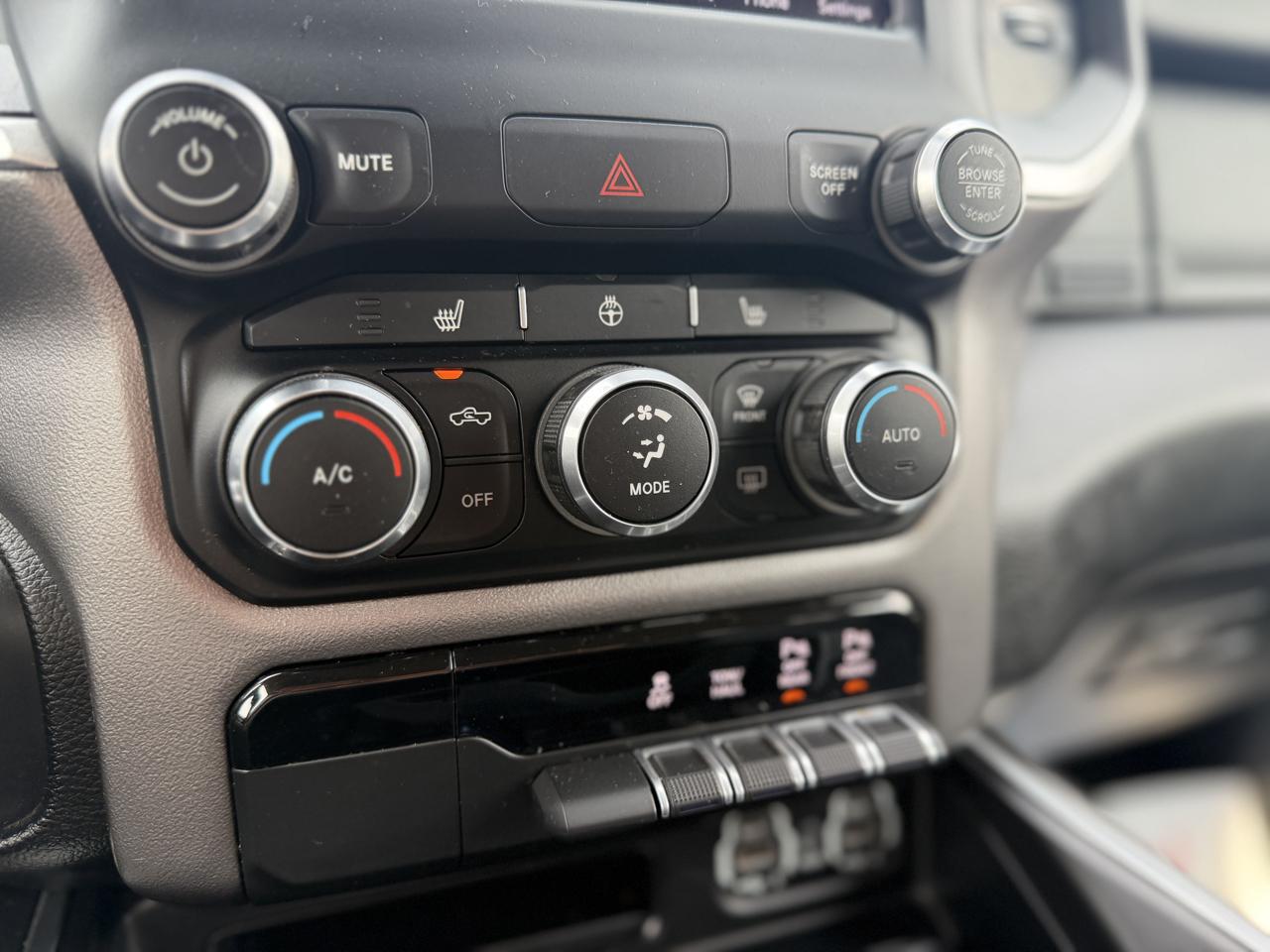 RAM 1500 Big Horn Crew Cab 4WD 2020