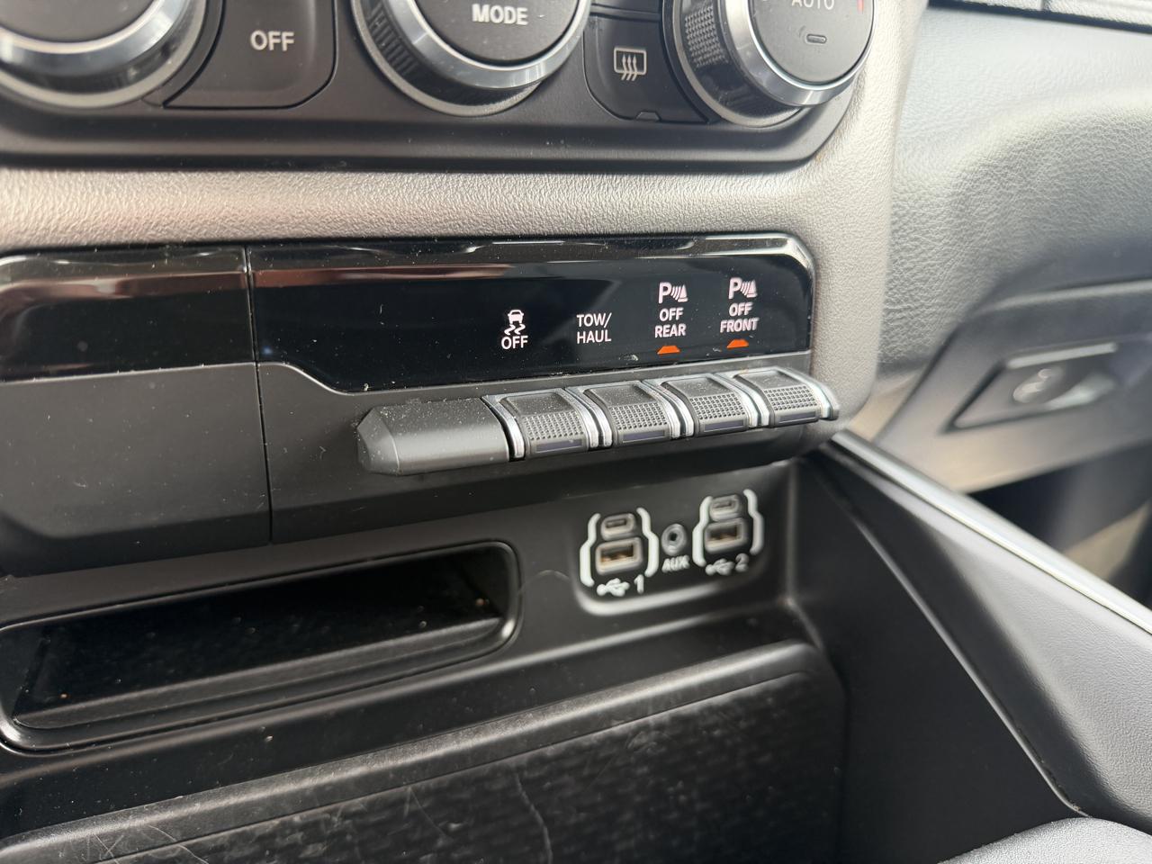 RAM 1500 Big Horn Crew Cab 4WD 2020