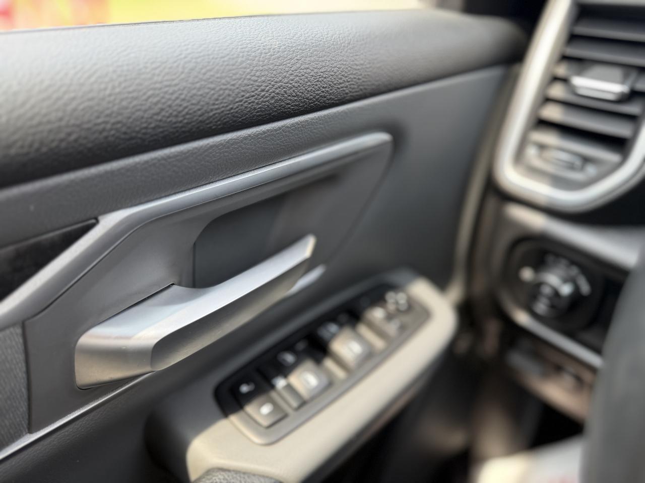 RAM 1500 Big Horn Crew Cab 4WD 2020