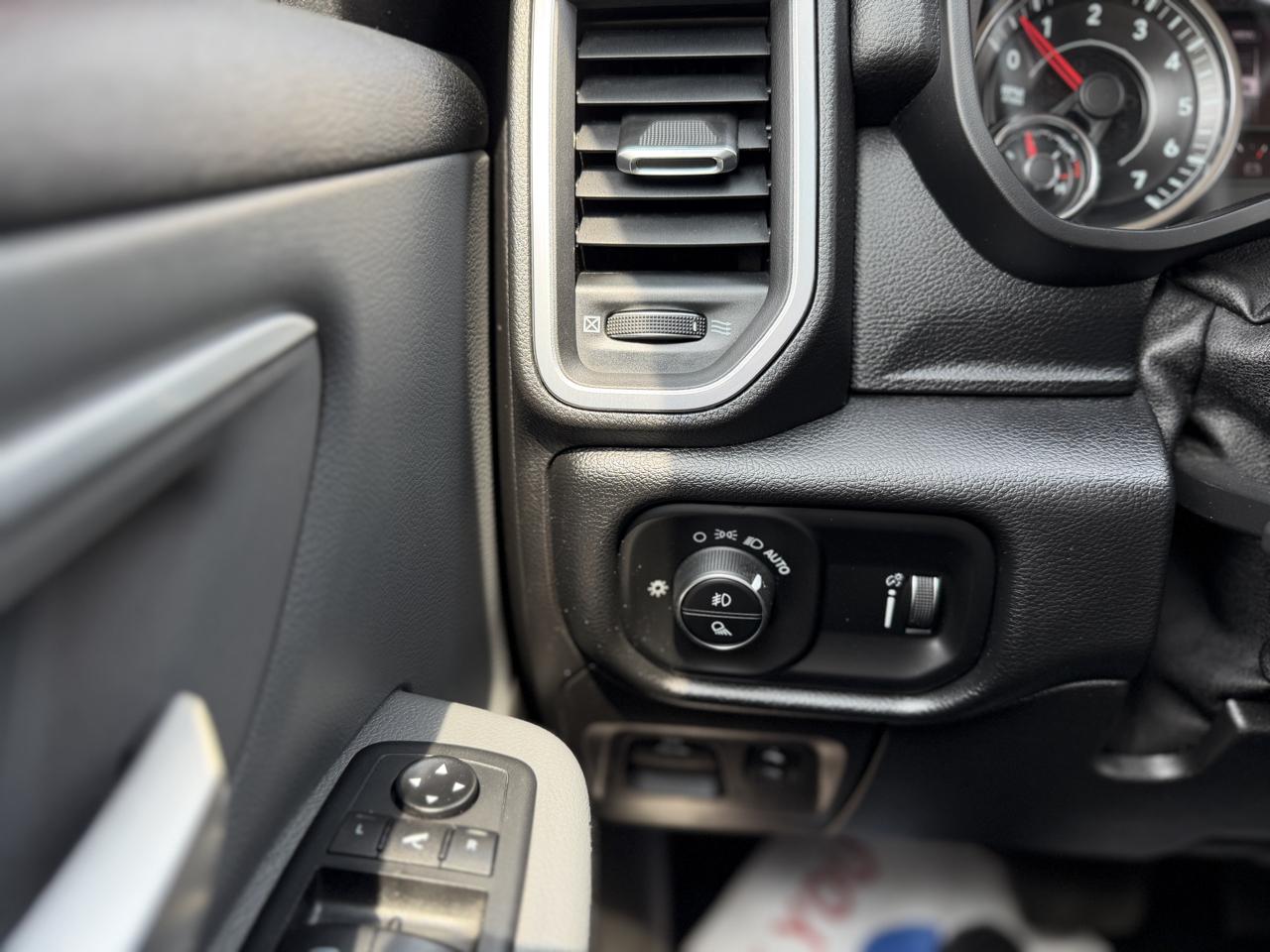 RAM 1500 Big Horn Crew Cab 4WD 2020