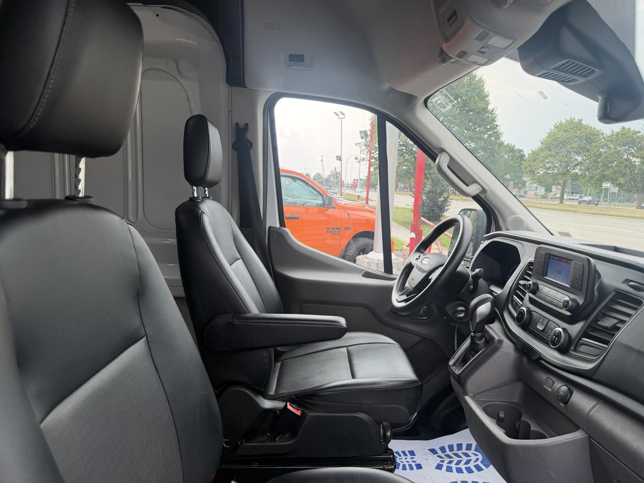 Ford Transit 250 Van High Roof w/Sliding Pass. 148-in. WB EL 2024