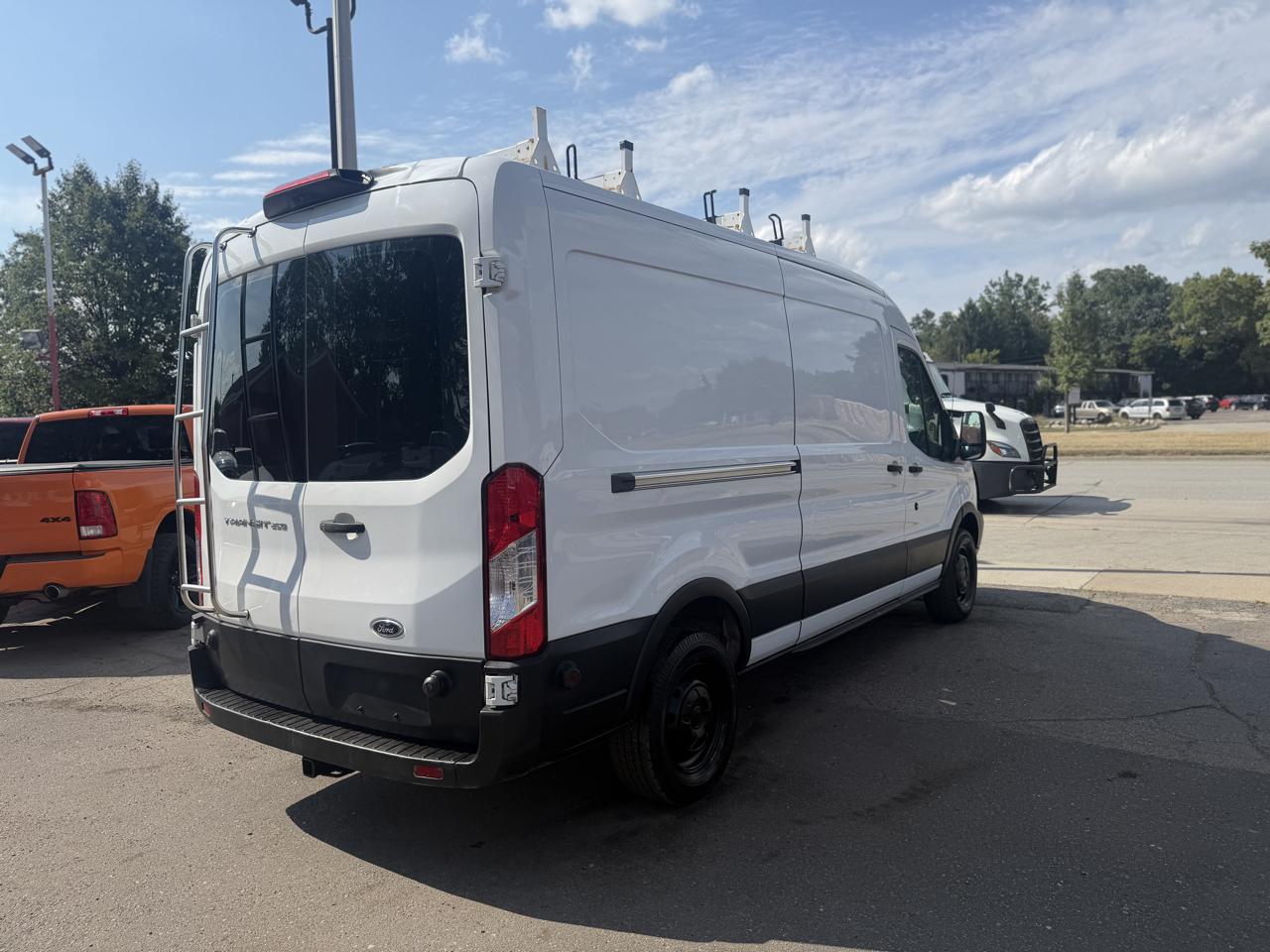 Ford Transit 250 Van Med. Roof w/Sliding Pass. 148-in. WB 2019