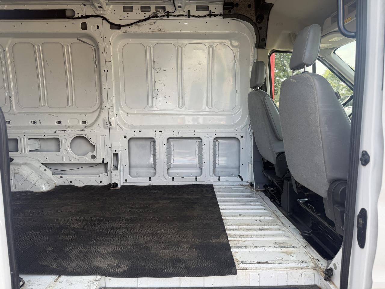 Ford Transit 250 Van Med. Roof w/Sliding Pass. 148-in. WB 2019