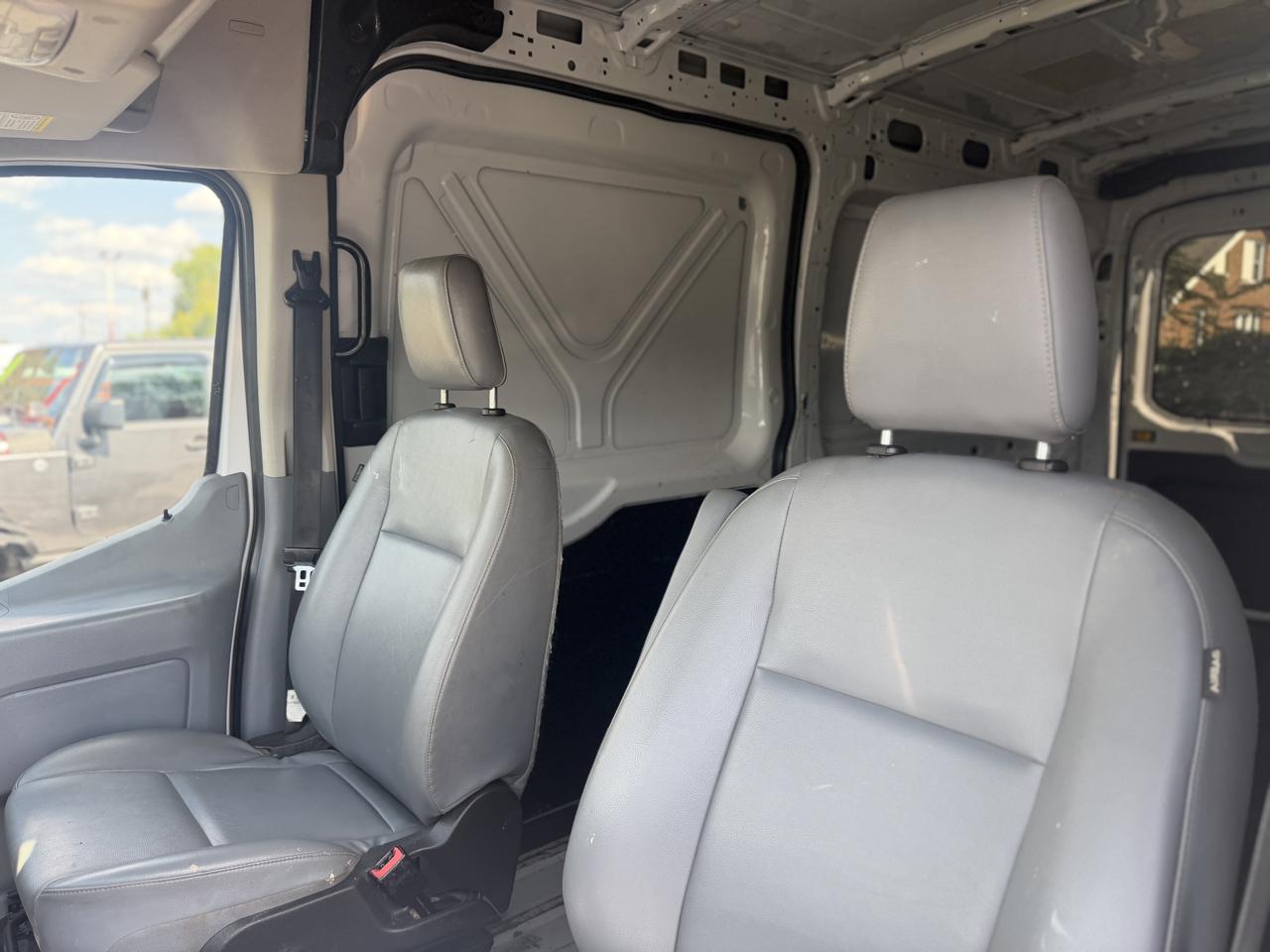Ford Transit 250 Van Med. Roof w/Sliding Pass. 148-in. WB 2019