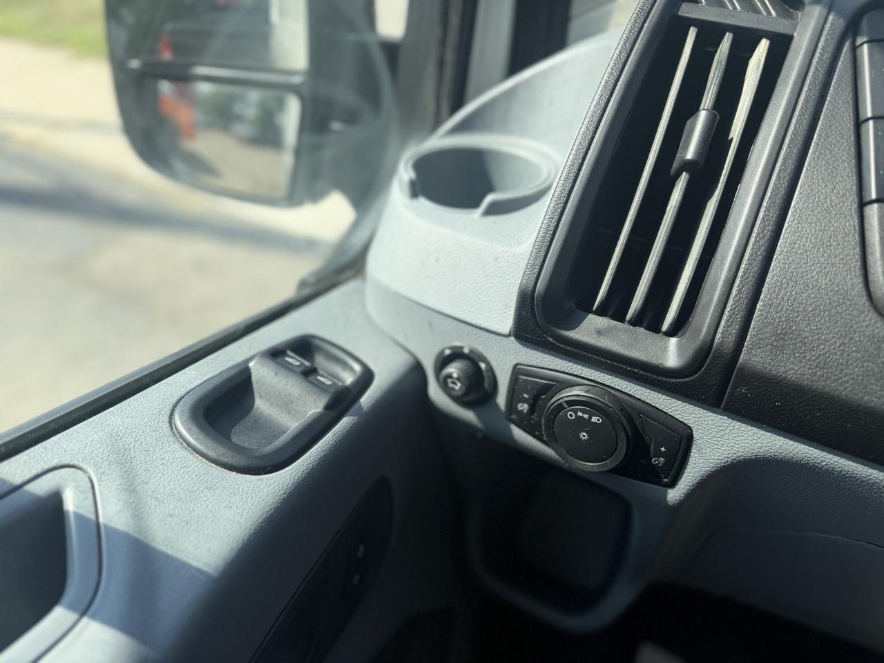 Ford Transit 250 Van Med. Roof w/Sliding Pass. 148-in. WB 2019