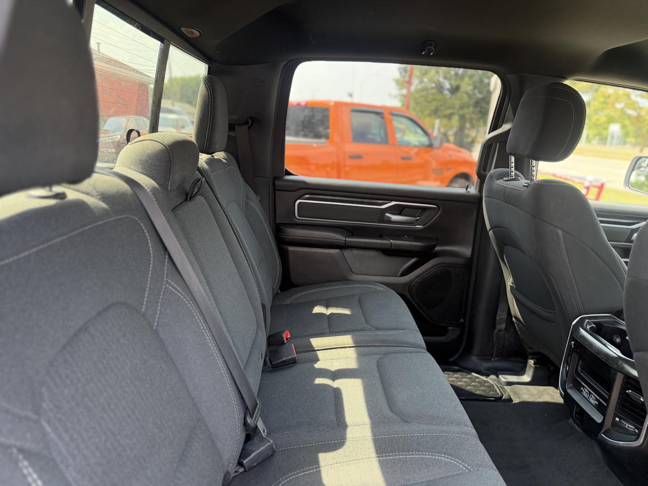RAM 1500 Big Horn Crew Cab 4WD 2021