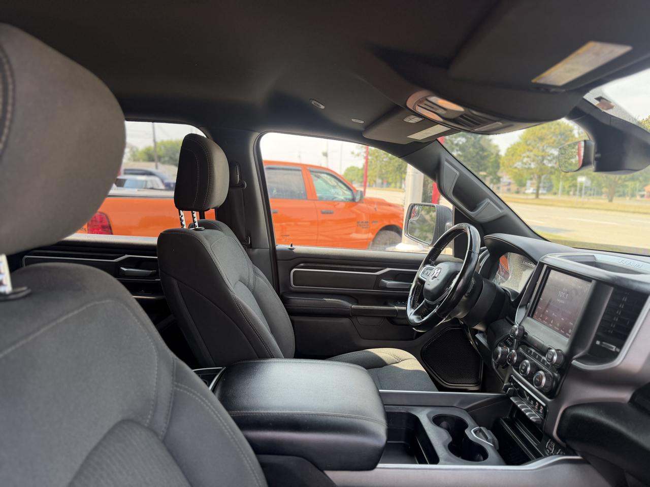 RAM 1500 Big Horn Crew Cab 4WD 2021