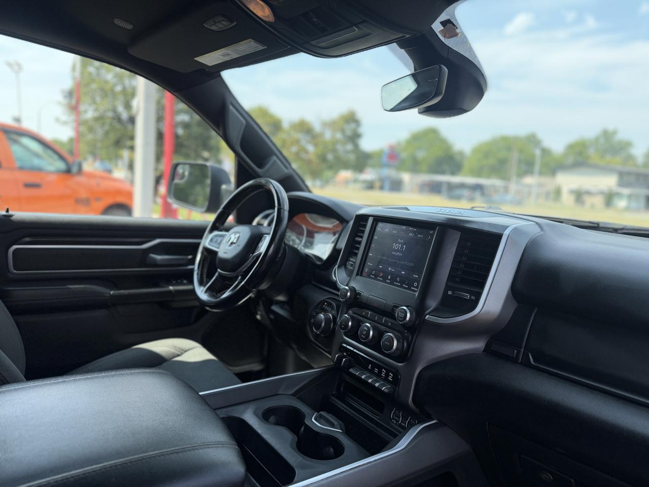 RAM 1500 Big Horn Crew Cab 4WD 2021