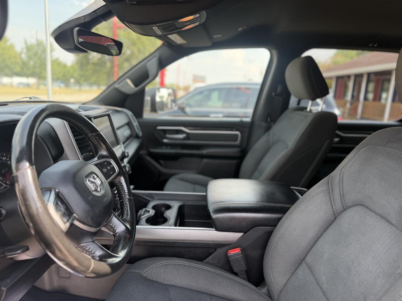 RAM 1500 Big Horn Crew Cab 4WD 2021