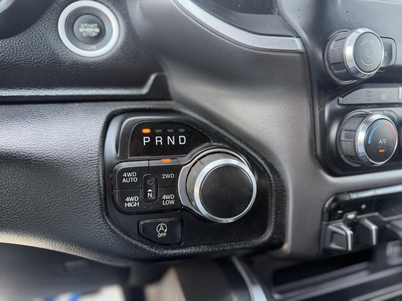 RAM 1500 Big Horn Crew Cab 4WD 2021