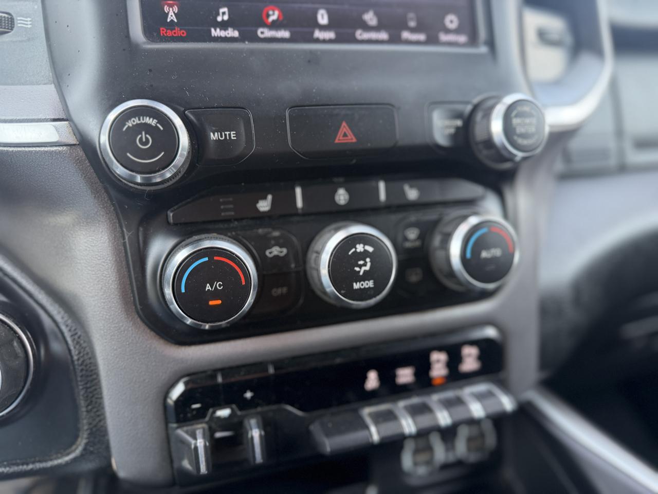 RAM 1500 Big Horn Crew Cab 4WD 2021