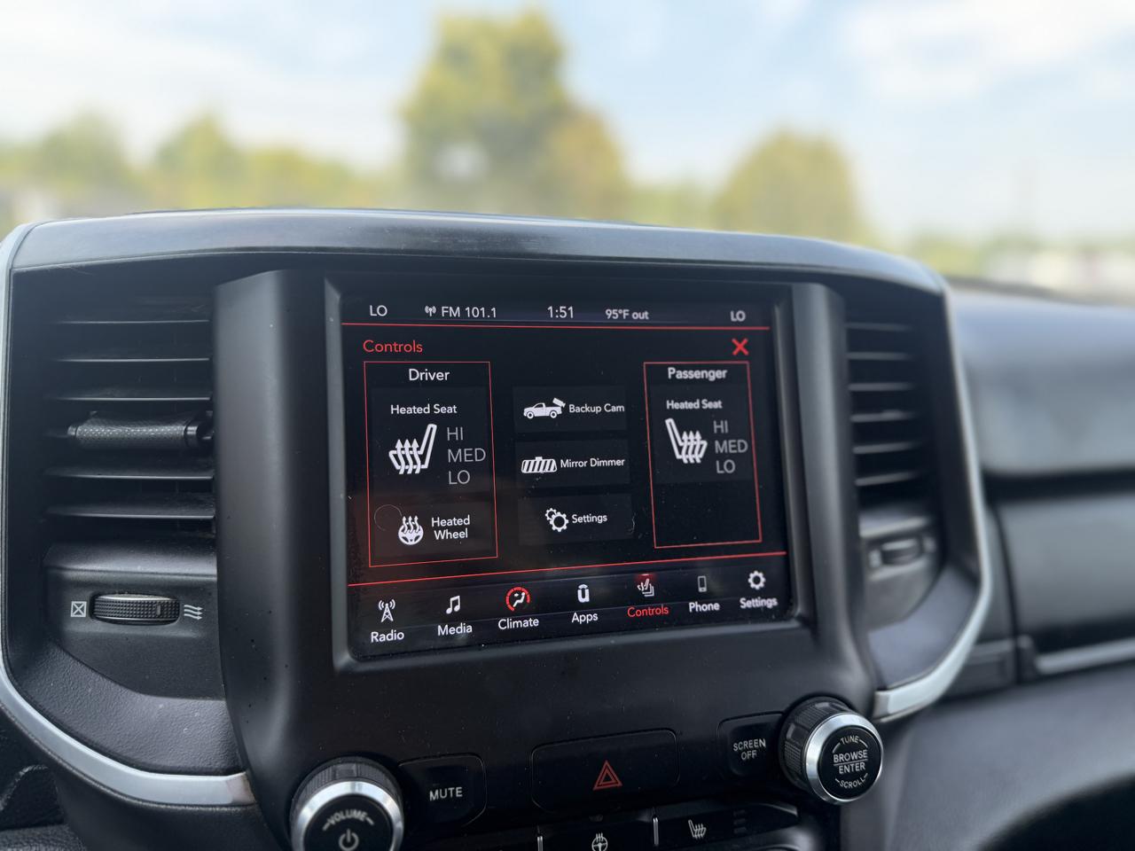 RAM 1500 Big Horn Crew Cab 4WD 2021