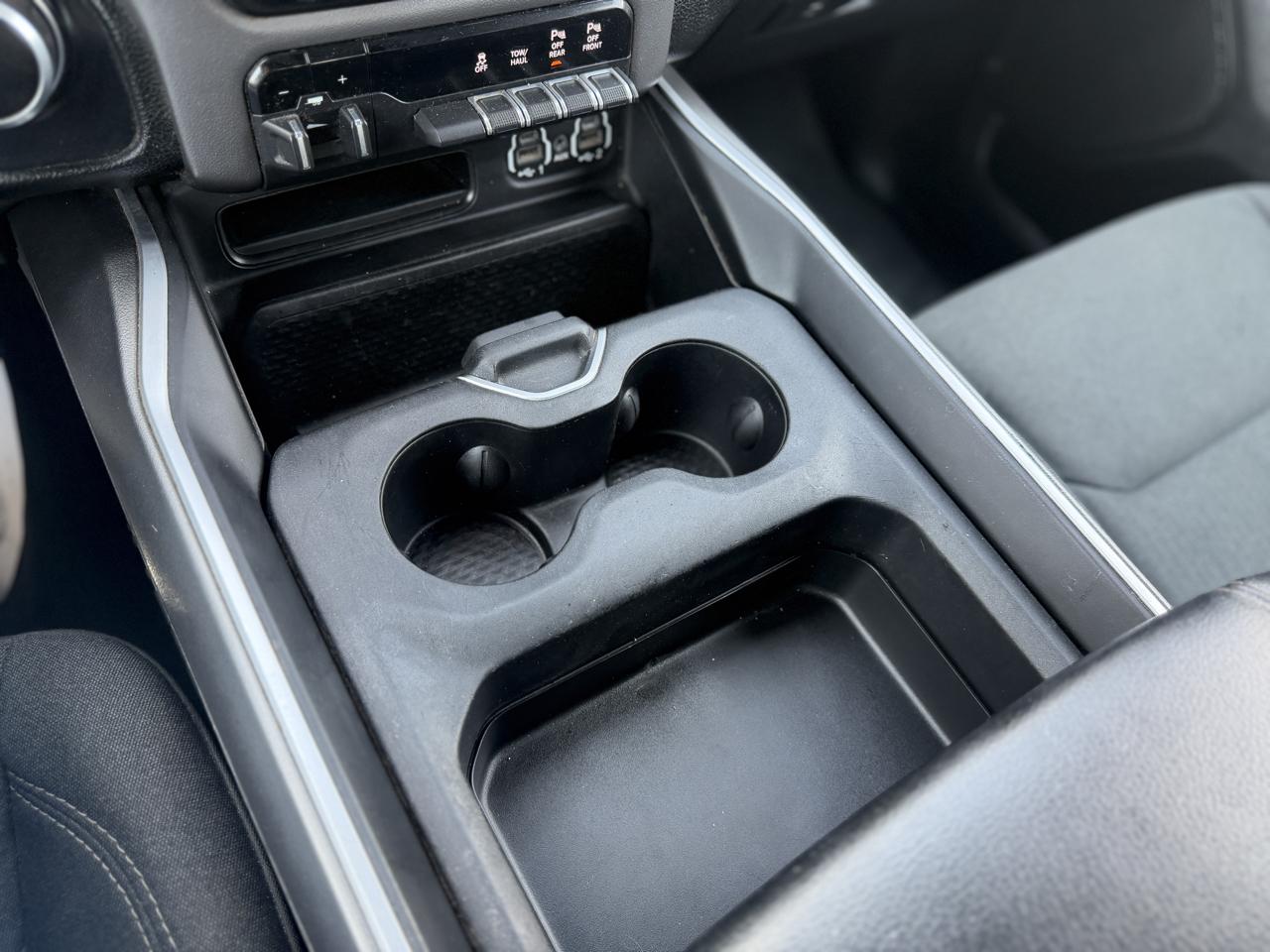 RAM 1500 Big Horn Crew Cab 4WD 2021