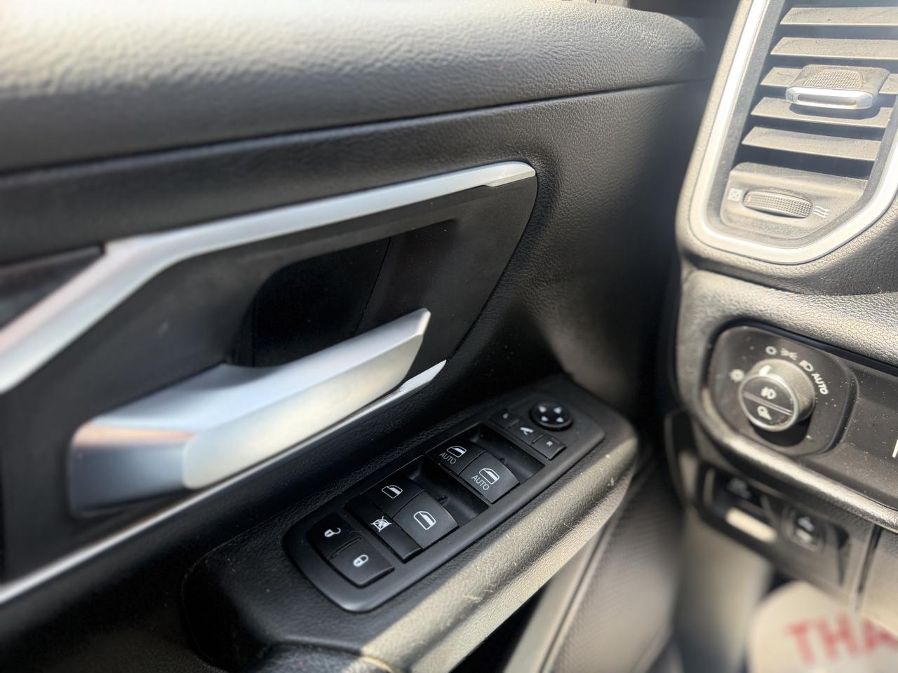 RAM 1500 Big Horn Crew Cab 4WD 2021