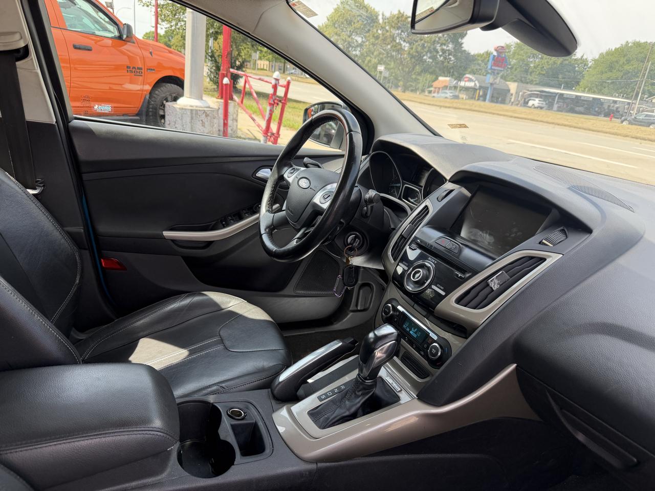 Ford Focus SEL Sedan 2012
