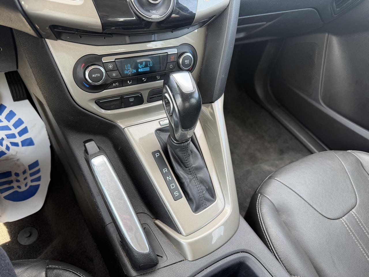 Ford Focus SEL Sedan 2012