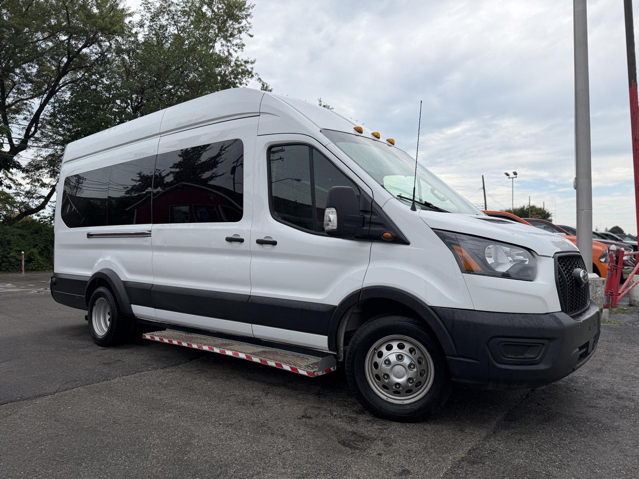 Ford Transit T-350 HD Wagon DRW 2023