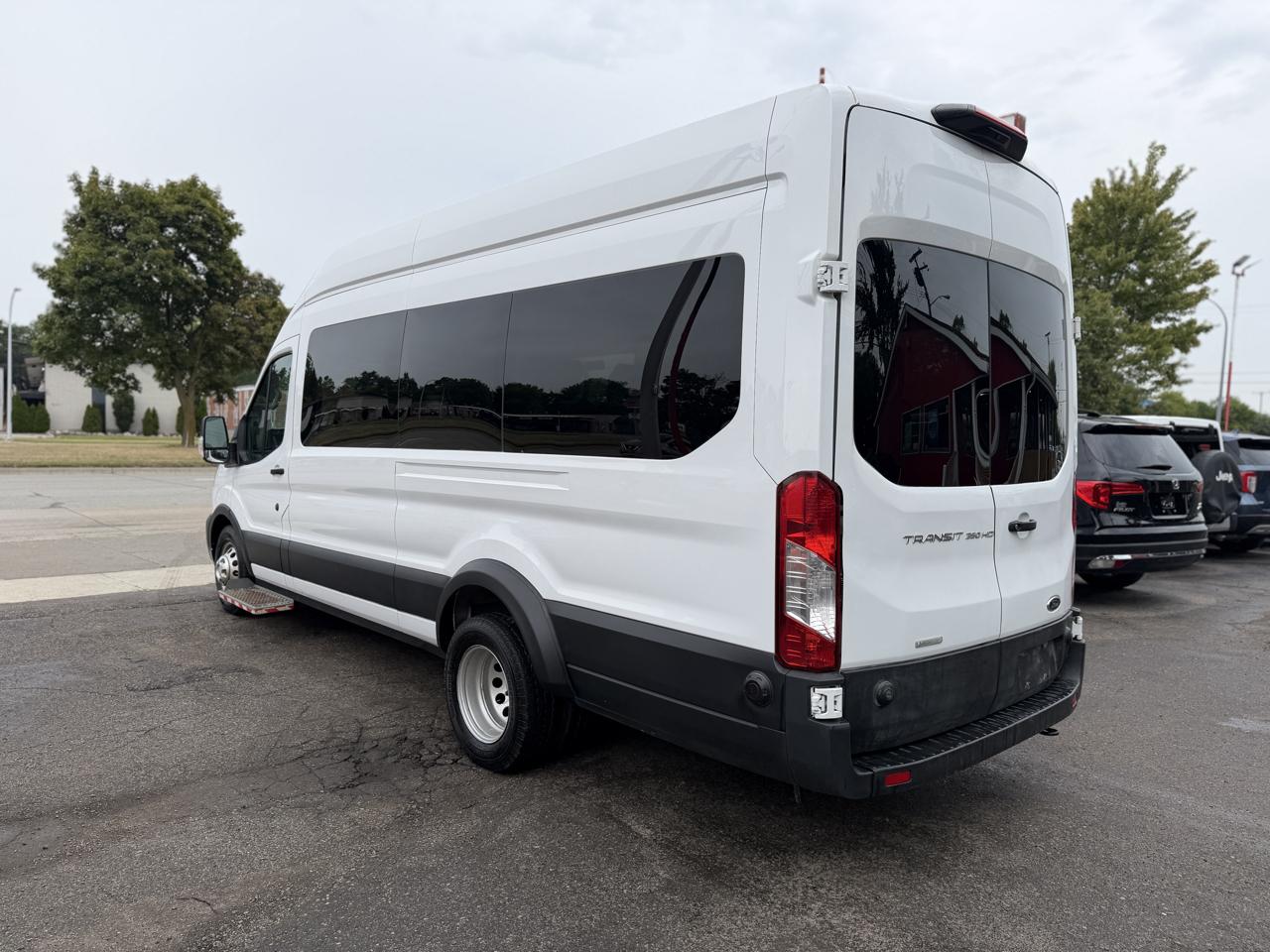 Ford Transit T-350 HD Wagon DRW 2023