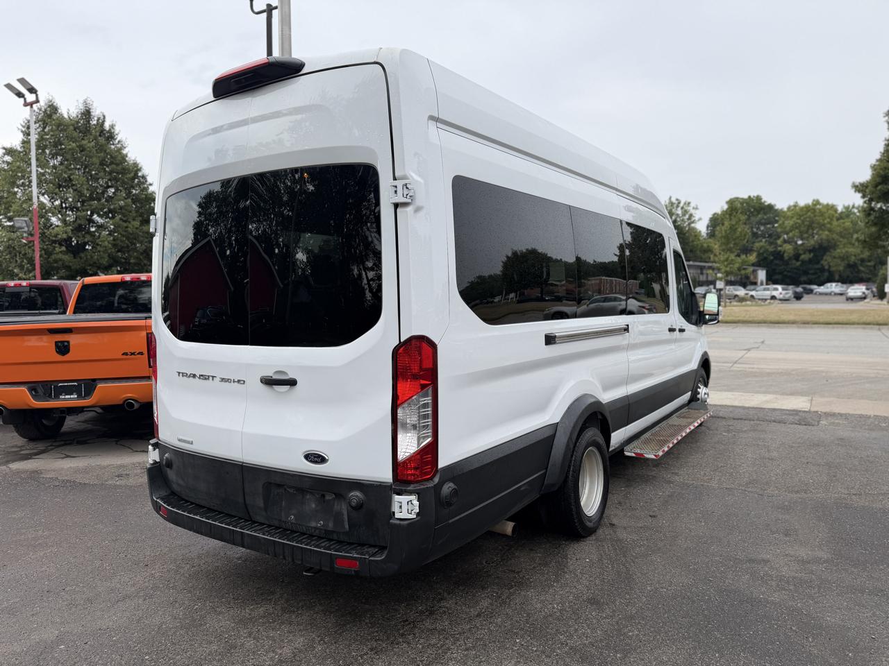 Ford Transit T-350 HD Wagon DRW 2023