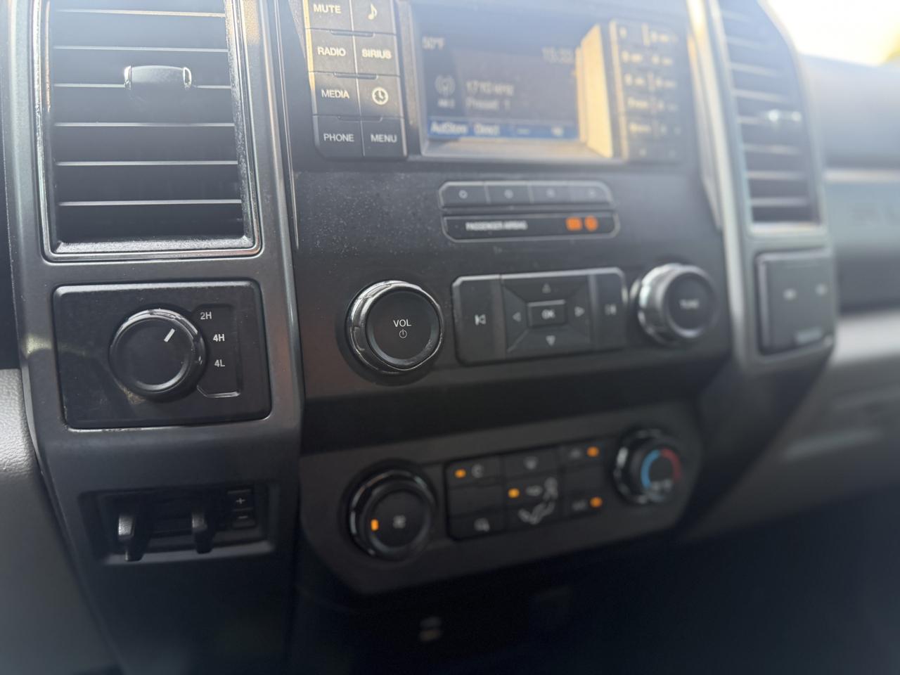 Ford F-250 SD XLT Crew Cab 4WD 2019