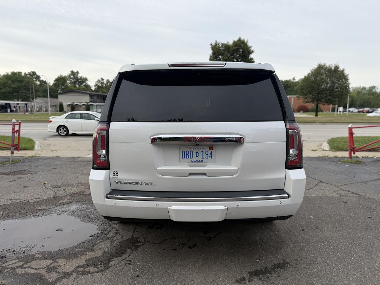 GMC Yukon XL Denali 4WD 2019