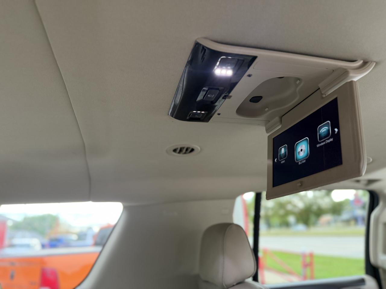 GMC Yukon XL Denali 4WD 2019