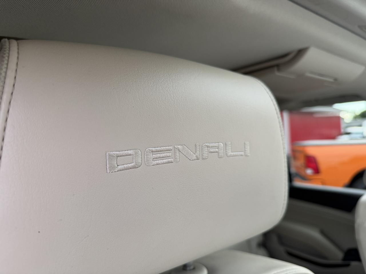 GMC Yukon XL Denali 4WD 2019