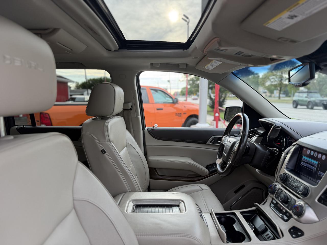 GMC Yukon XL Denali 4WD 2019
