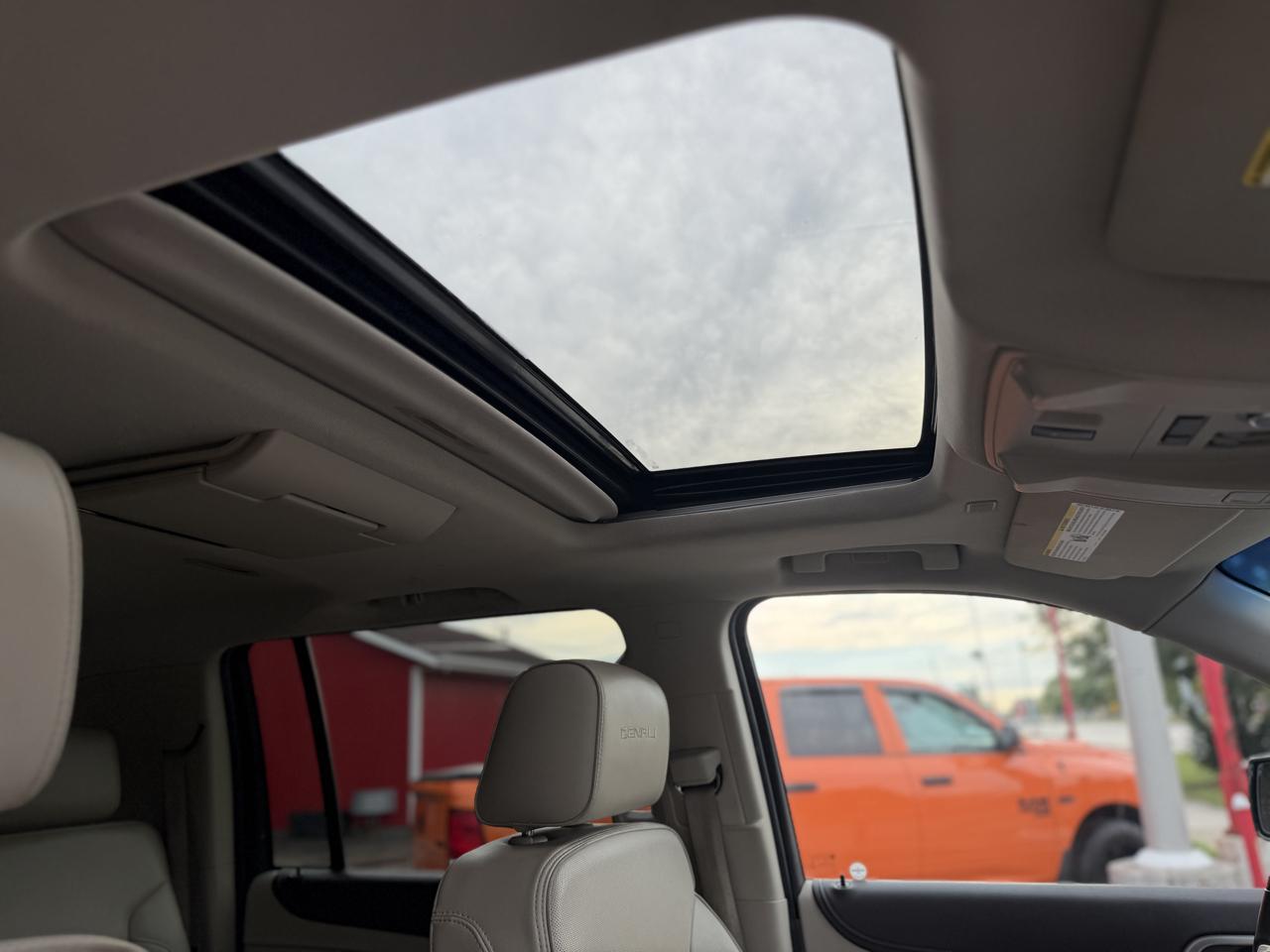 GMC Yukon XL Denali 4WD 2019