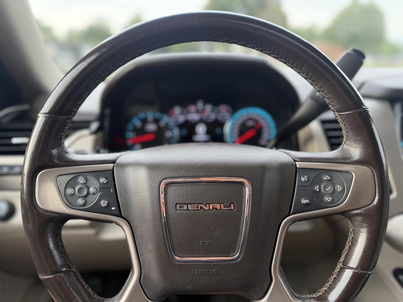 GMC Yukon XL Denali 4WD 2019