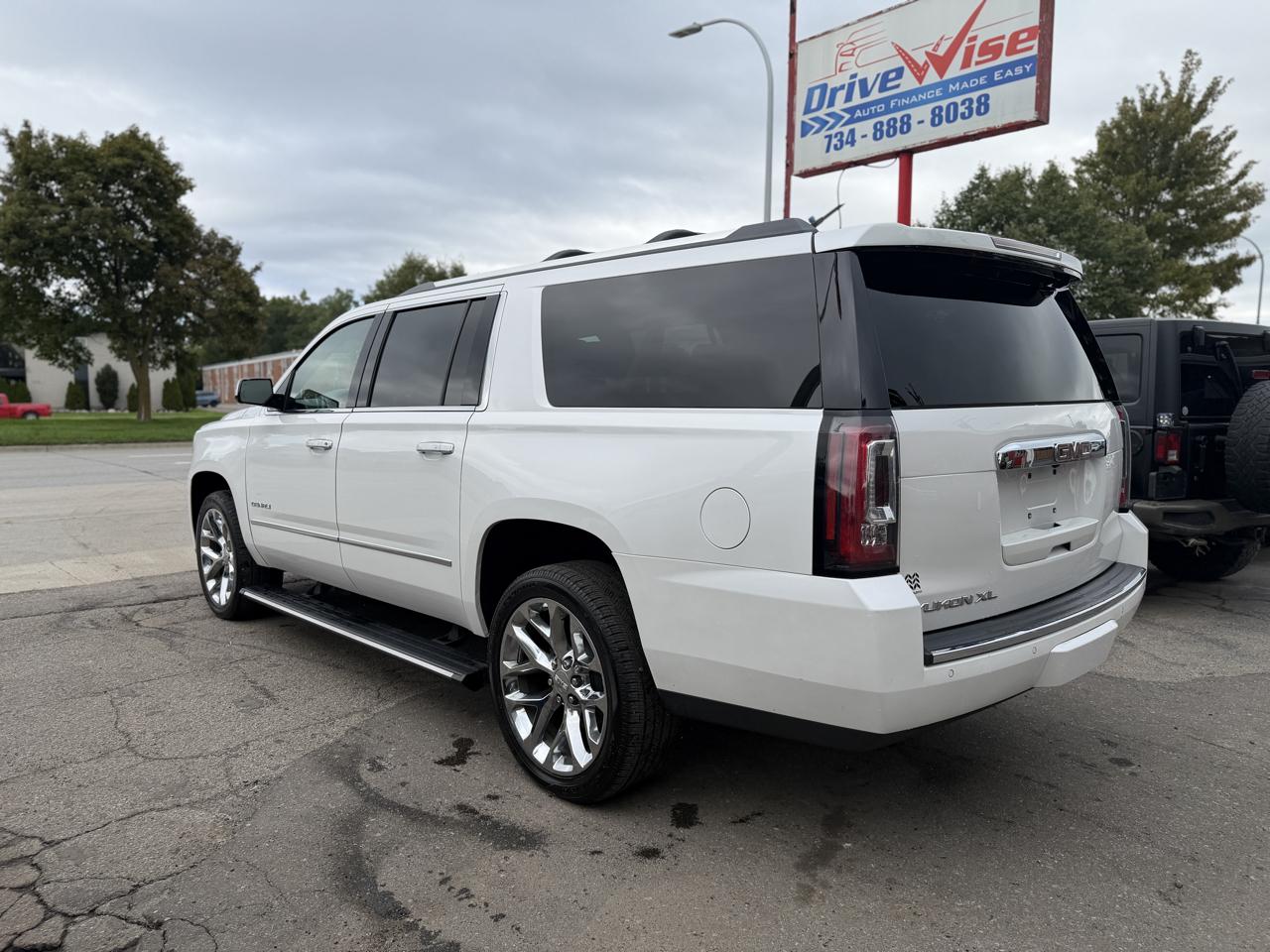 GMC Yukon XL Denali 4WD 2019