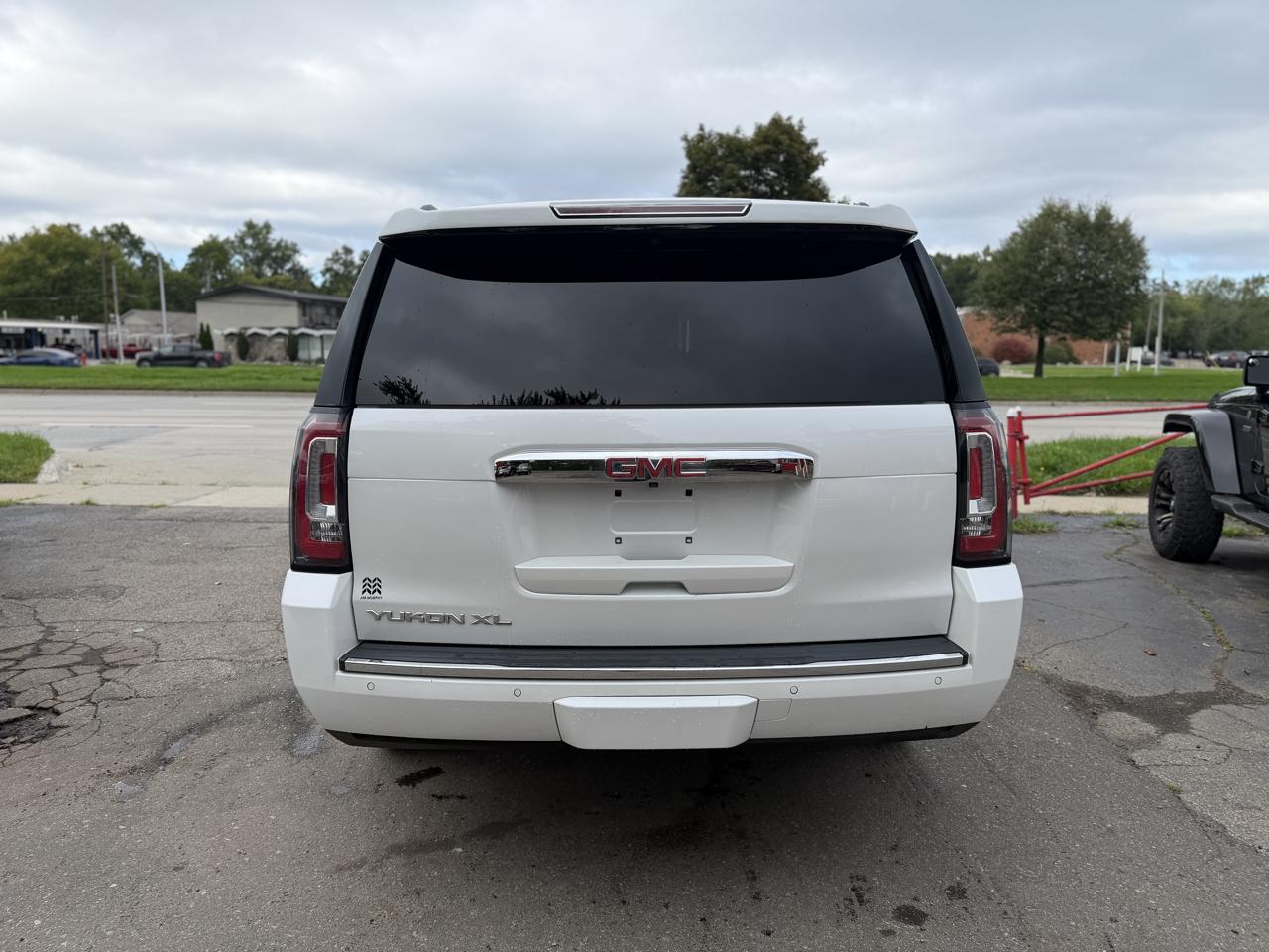 GMC Yukon XL Denali 4WD 2019