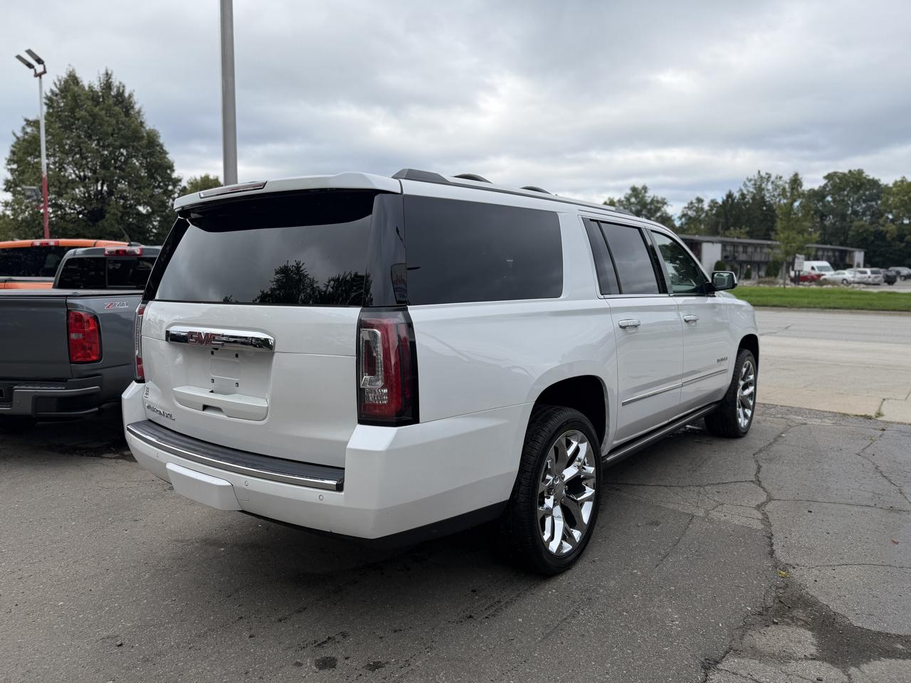 GMC Yukon XL Denali 4WD 2019