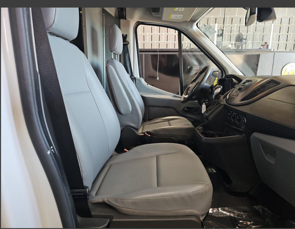 Ford Transit 250 Van Med. Roof w/Sliding Pass. 148-in. WB 2018