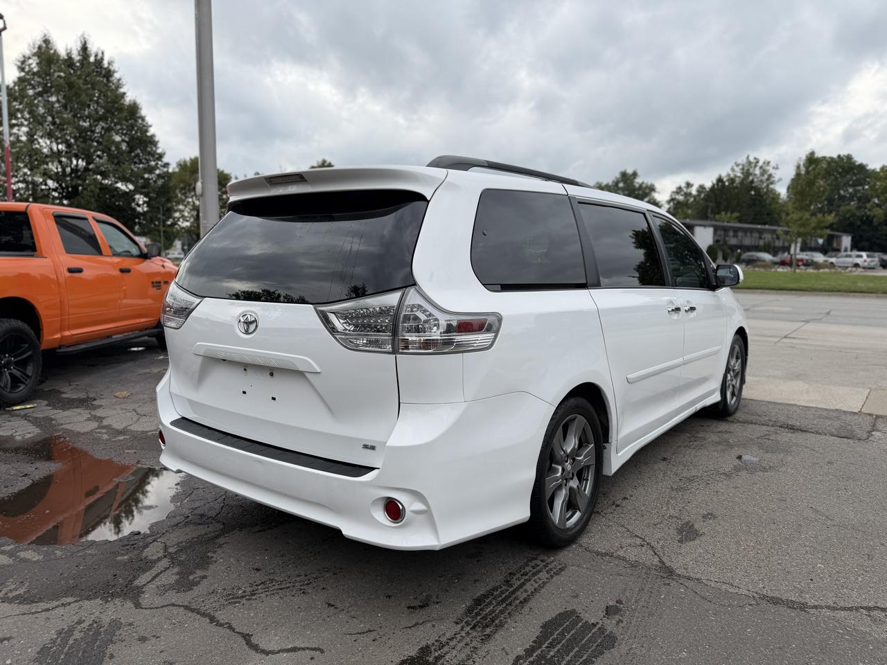 Toyota Sienna SE 8-Passenger 2017