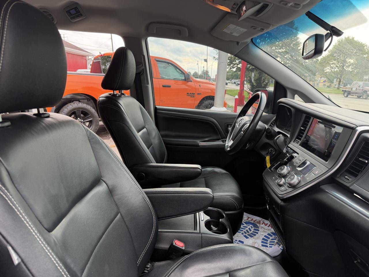 Toyota Sienna SE 8-Passenger 2017