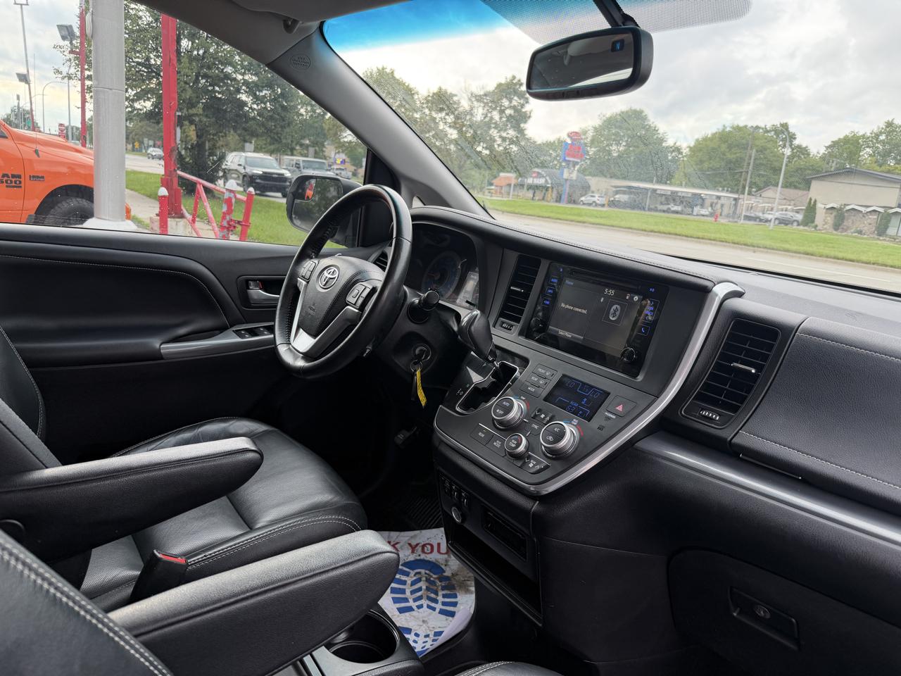 Toyota Sienna SE 8-Passenger 2017