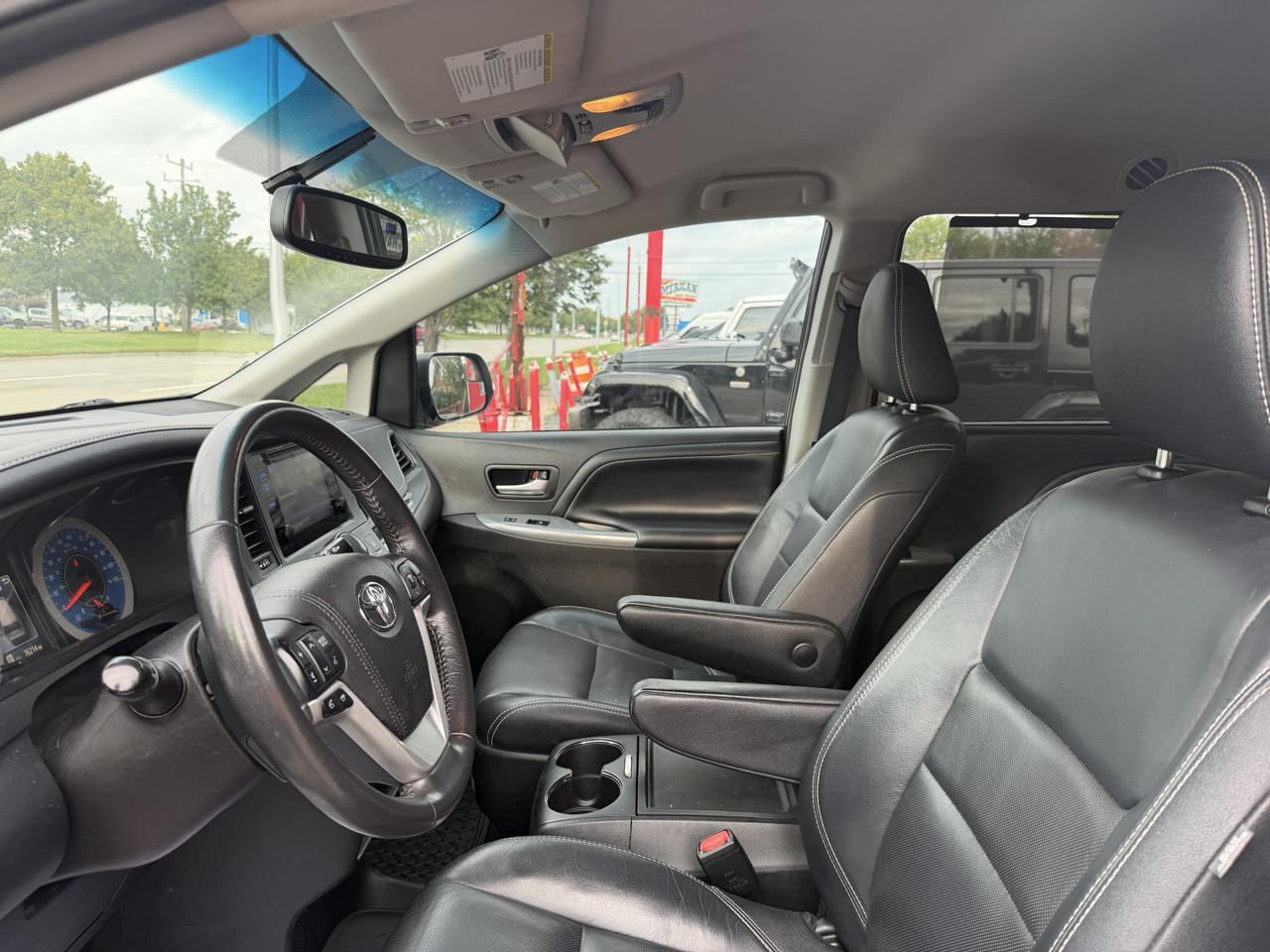Toyota Sienna SE 8-Passenger 2017