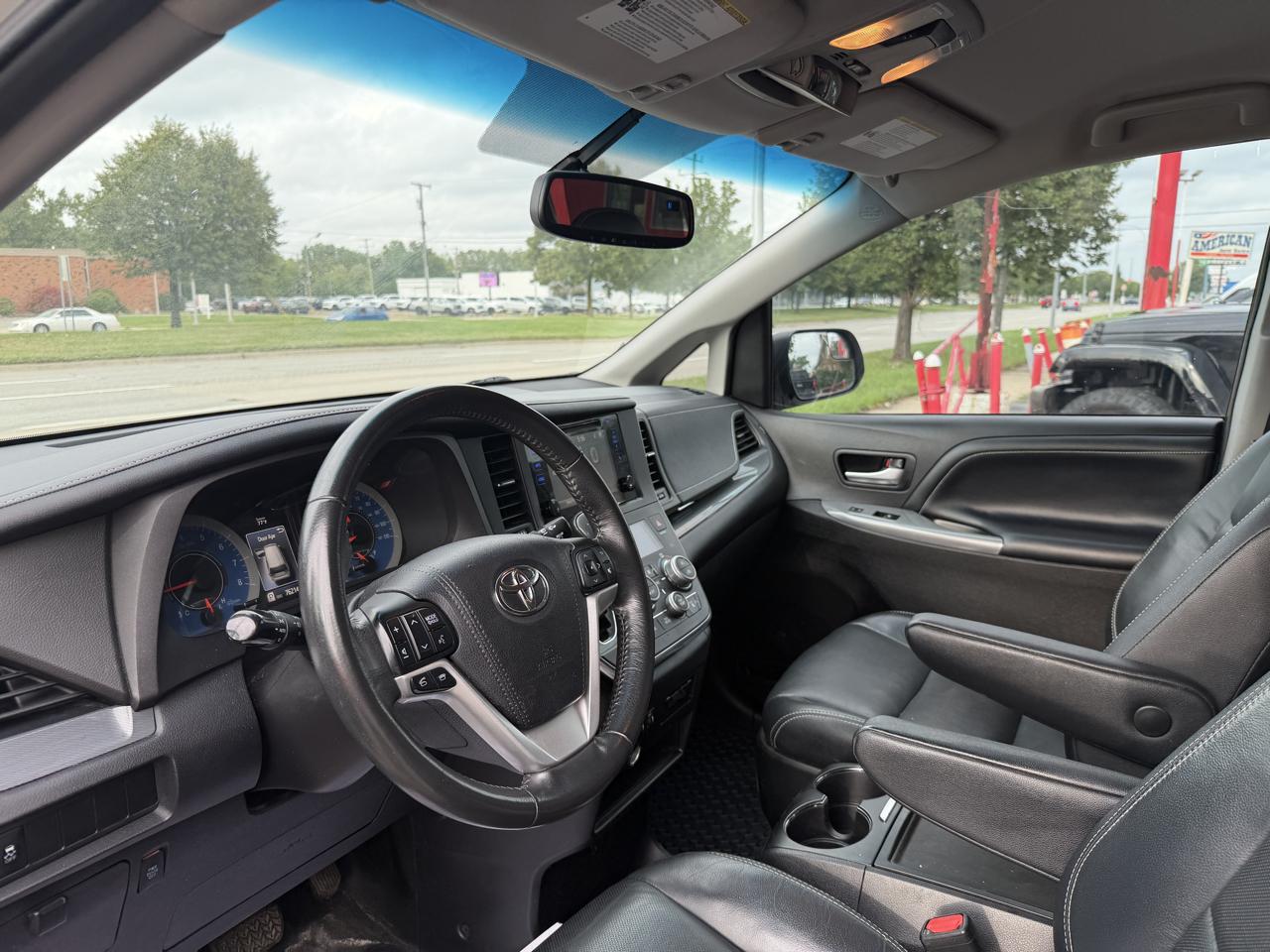 Toyota Sienna SE 8-Passenger 2017