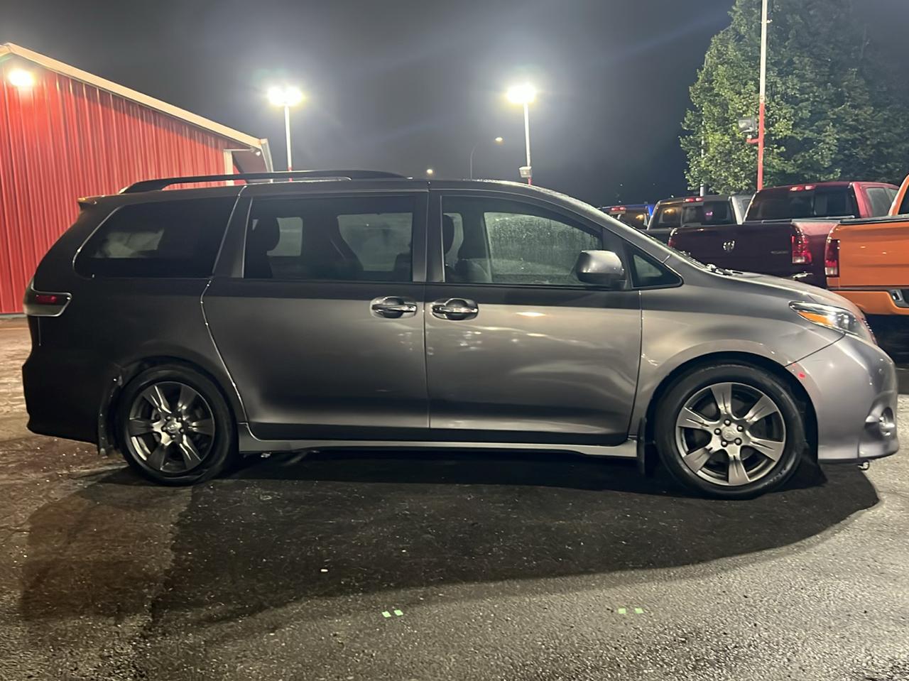 Toyota Sienna SE 8-Passenger 2017