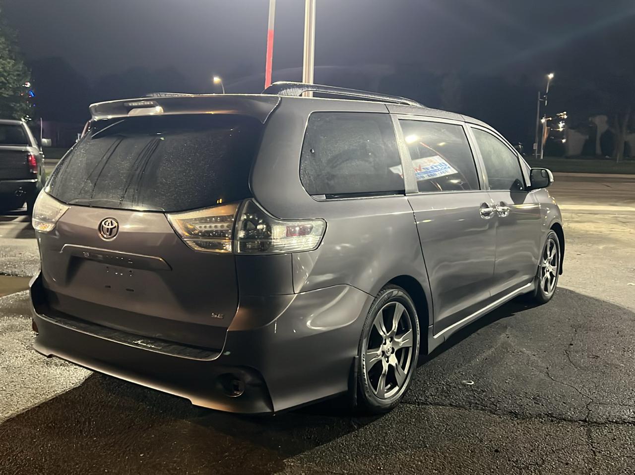 Toyota Sienna SE 8-Passenger 2017
