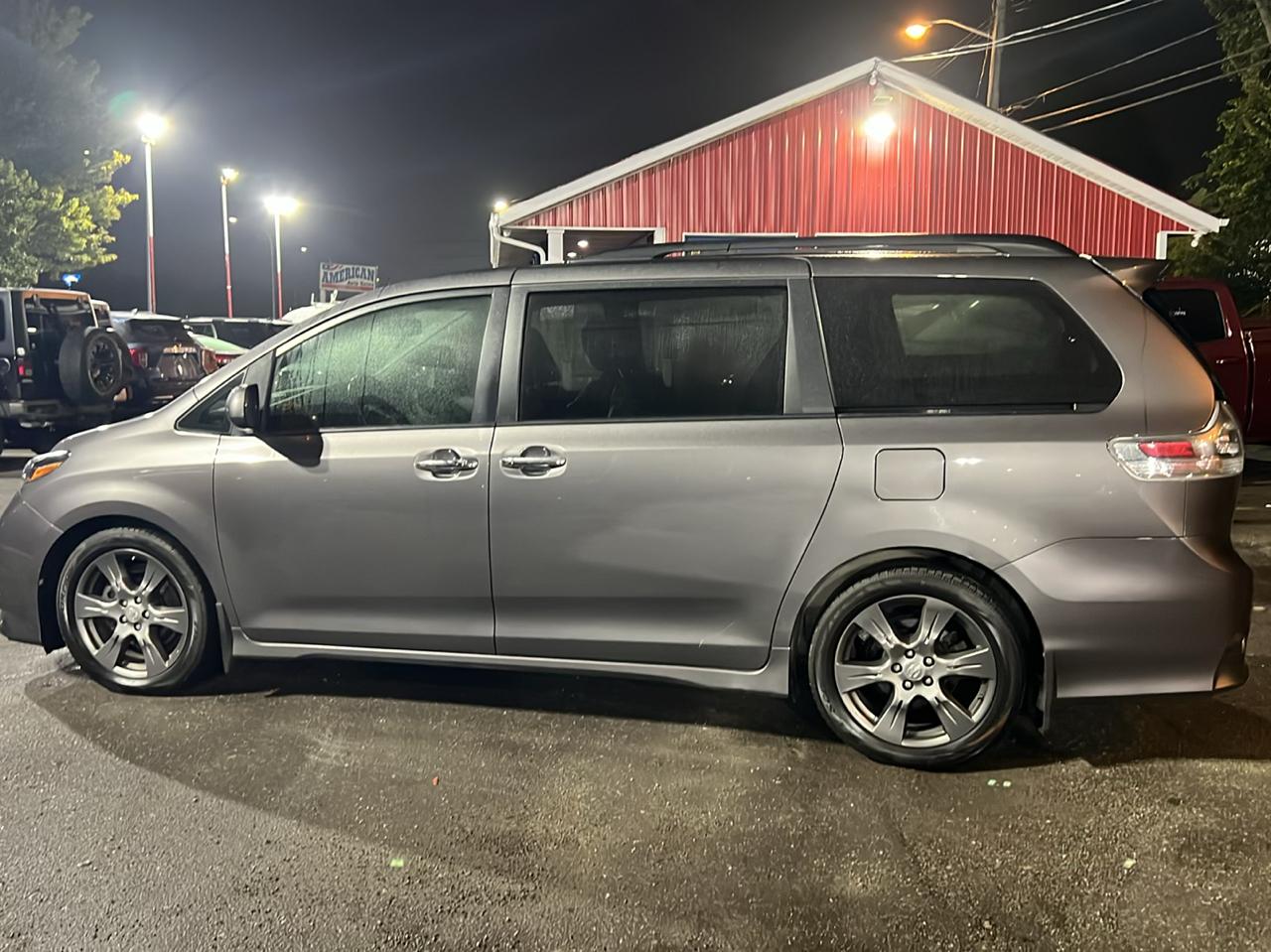 Toyota Sienna SE 8-Passenger 2017