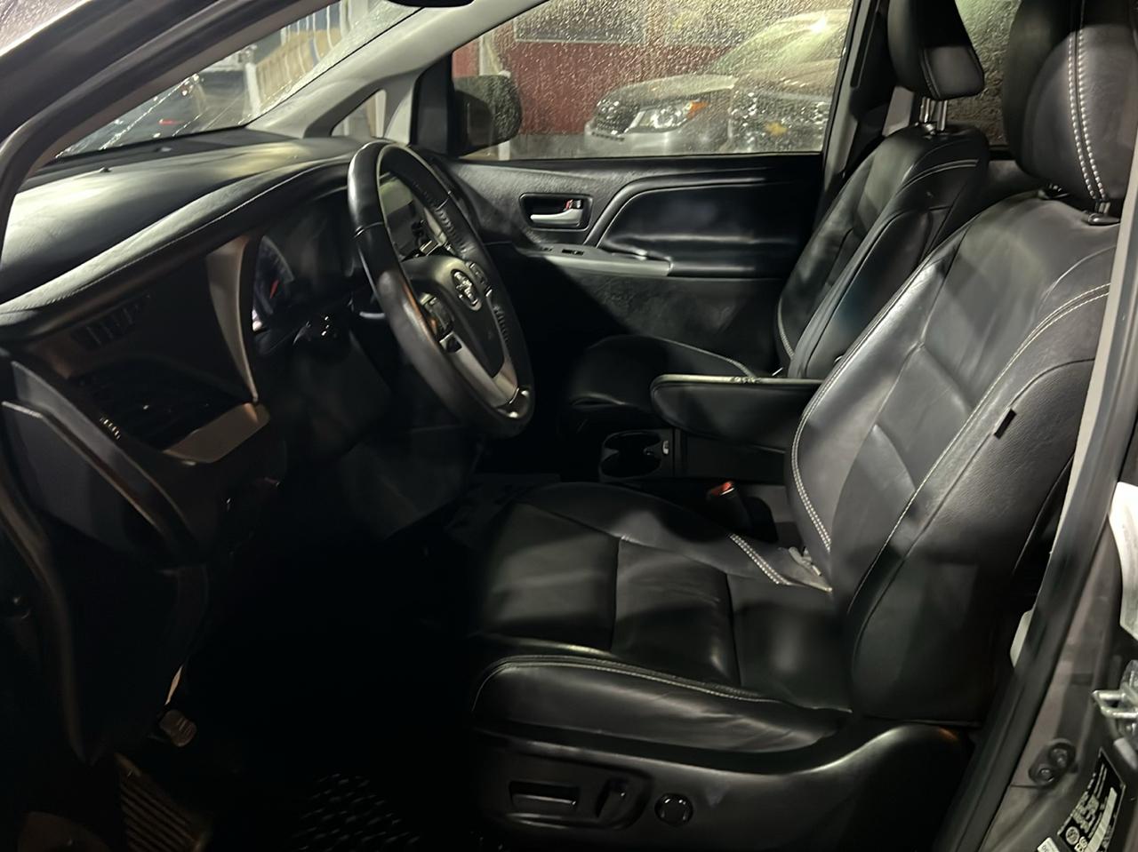 Toyota Sienna SE 8-Passenger 2017