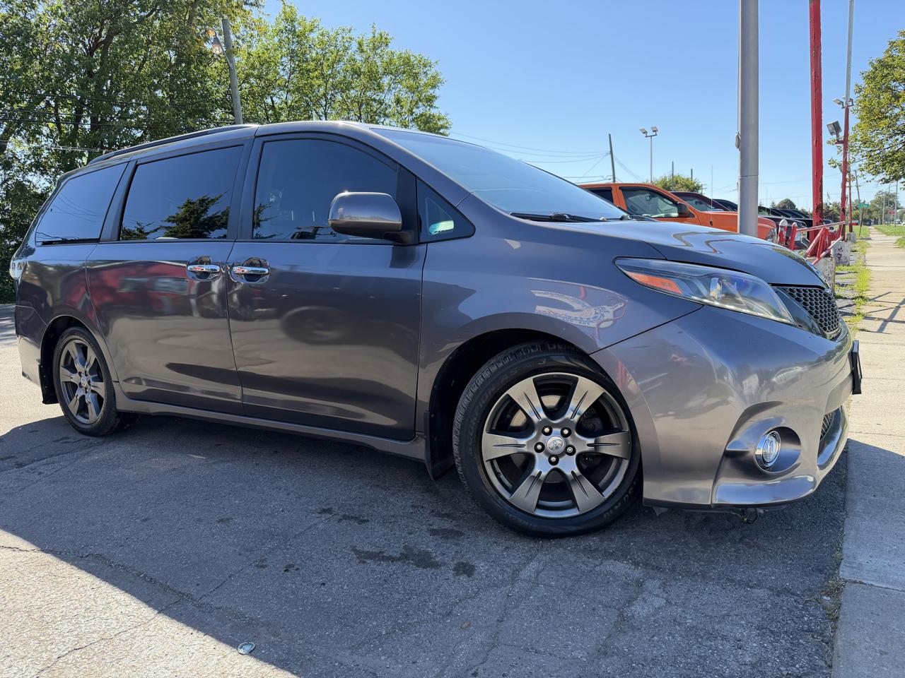 Toyota Sienna SE 8-Passenger 2017