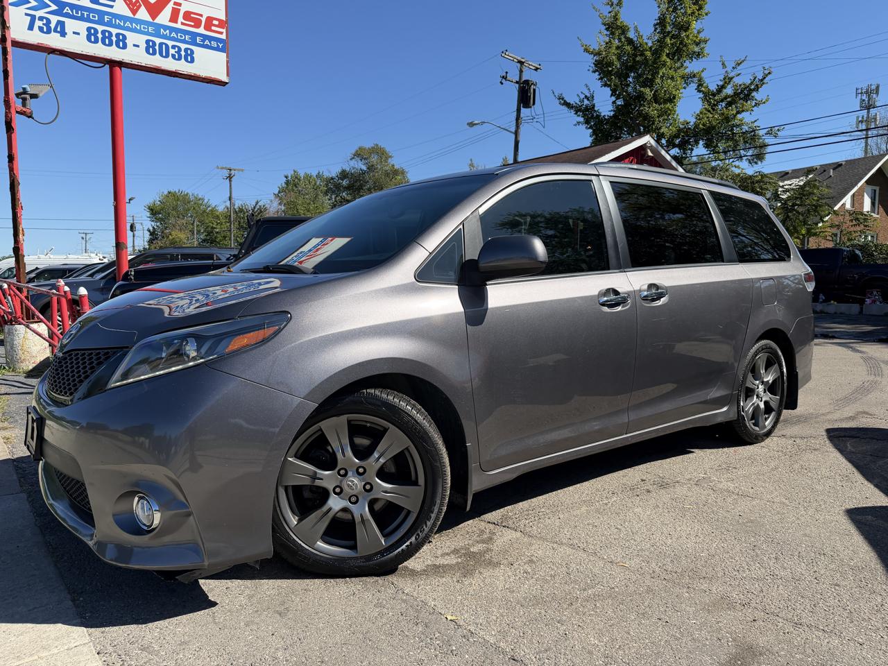2017 Toyota Sienna SE 8-Passenger